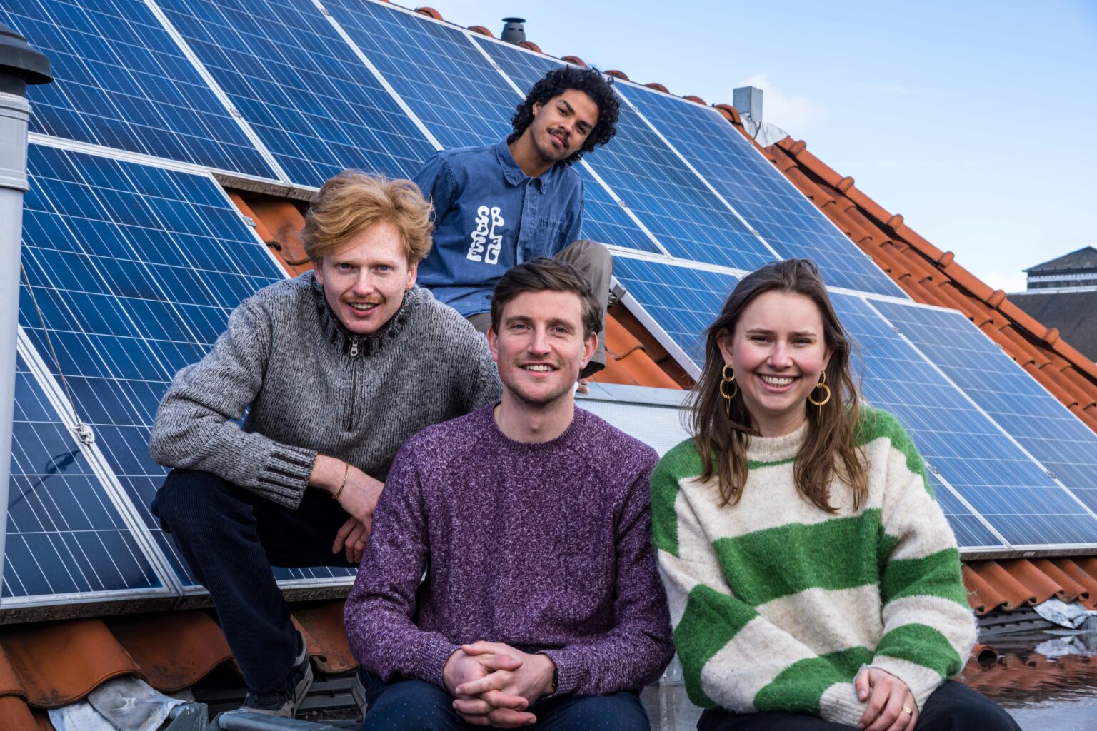 Deze studenten helpen Delftse studentenhuizen aan zonnepanelen