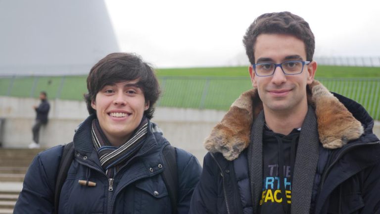 Giulio en Jose diefstal bieb foto Roos van Tongeren.JPG