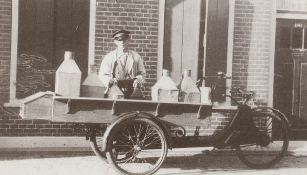 Olieboer begin 20-ste eeuw in Sliedrecht