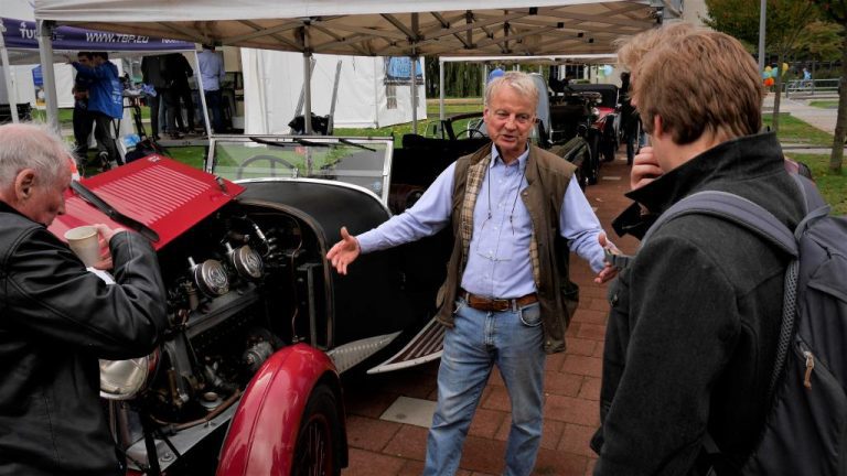 Oude auto oude man (Foto Roos van Tongeren).jpg