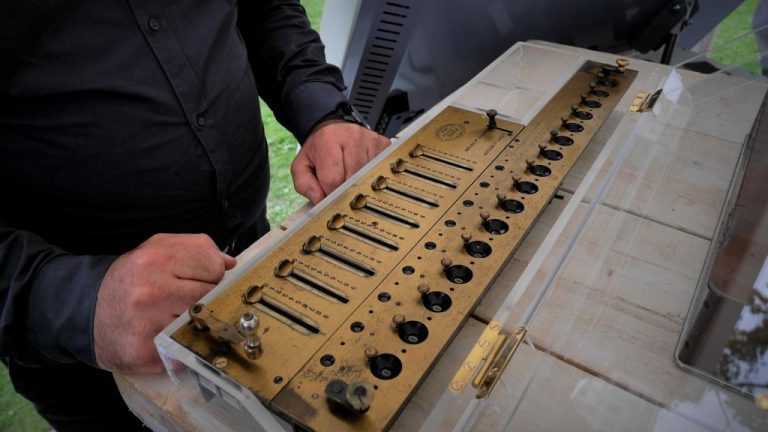 Oudste rekenmachine (Foto Roos van Tongeren).jpg