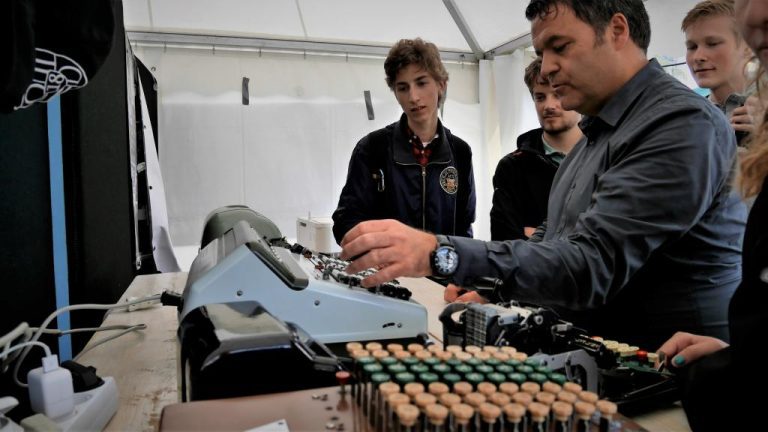 Rekenmachine demonstratie Leeghwater Lustrum (Foto Roos van Tongeren).jpg