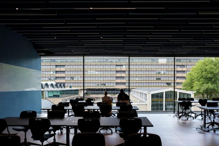 Collegezaal voor groepswerk