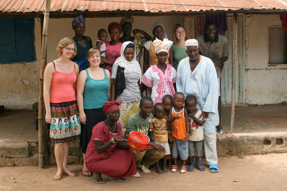 Vijf vrouwen in Gambia