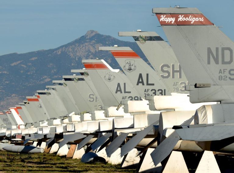 boneyard arizona airplanes_AIRFORCE_0.JPG