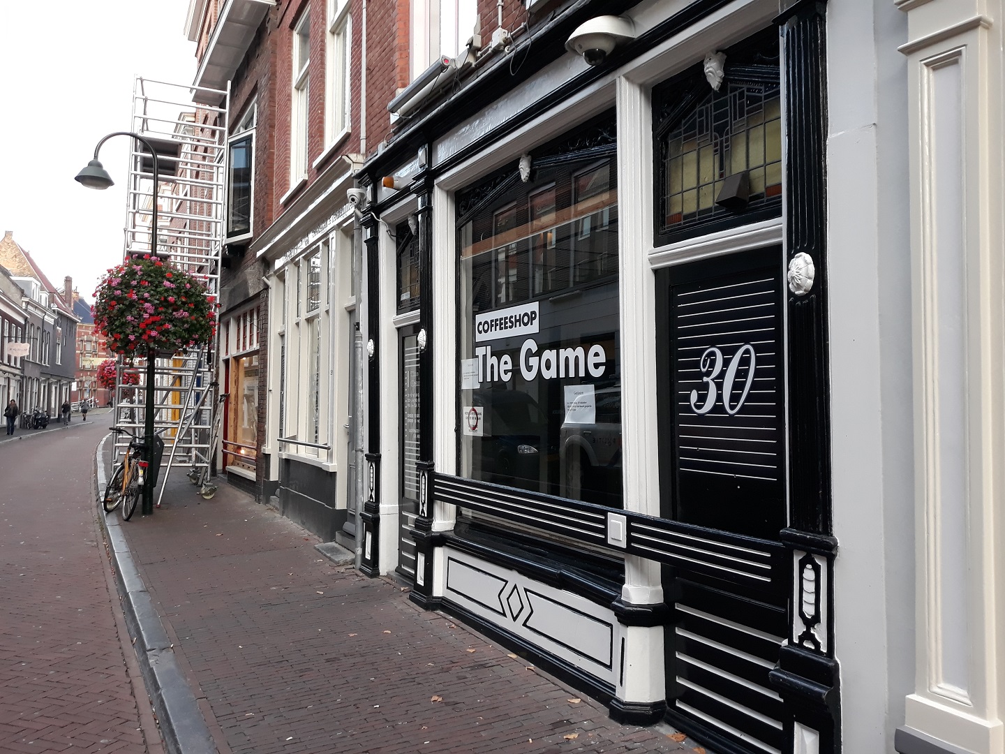 Omwonende studenten reageren op schietpartij Breestraat