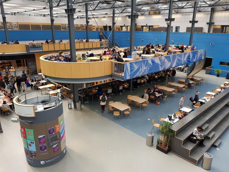 hal _IO_Connie1400PX.jpg