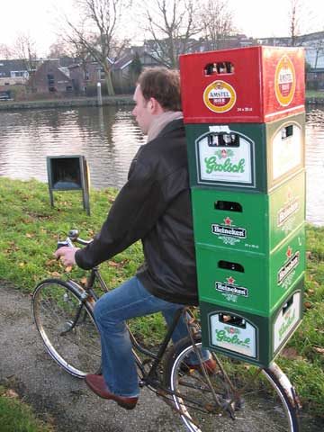 Dertig kratjes achterop