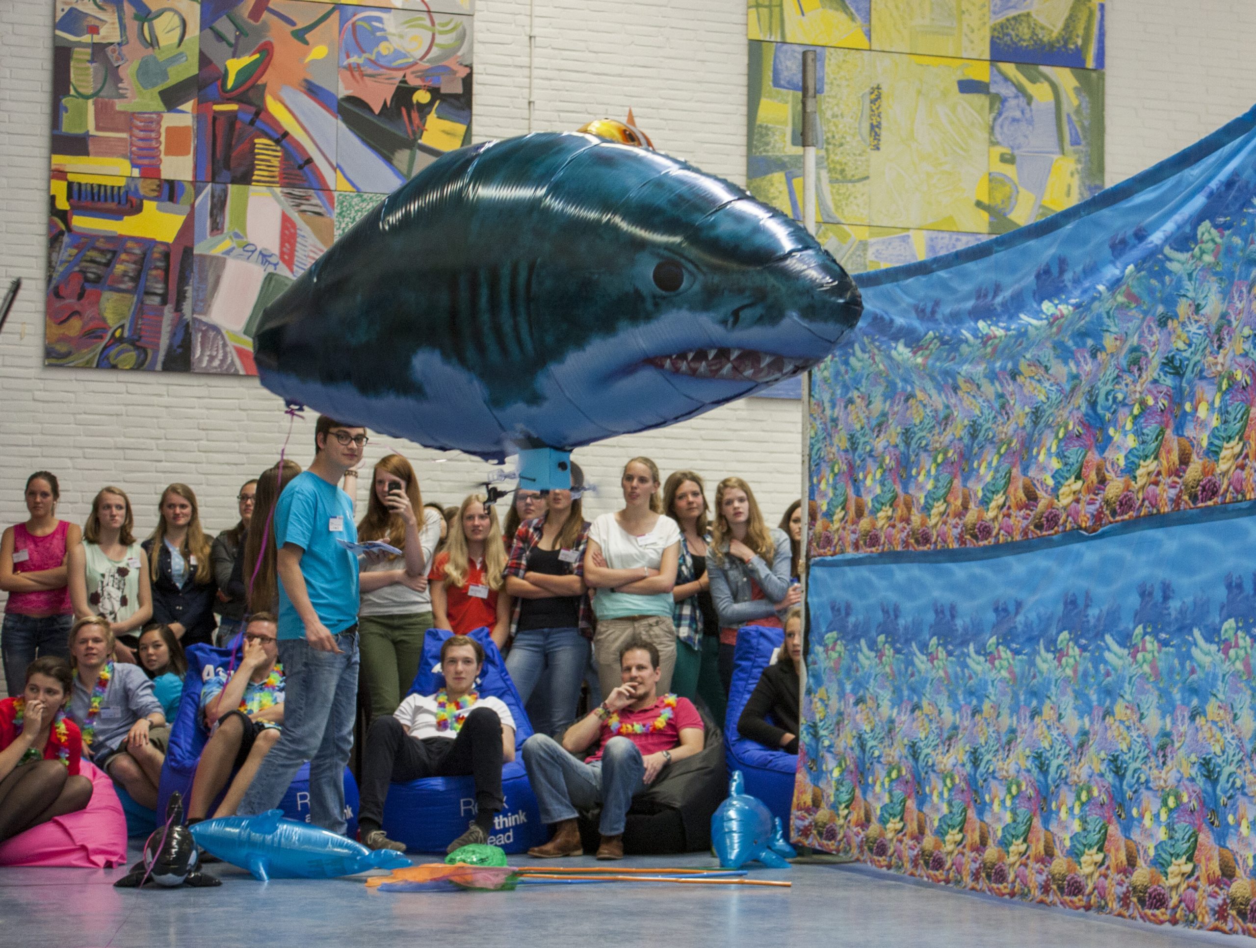 Vliegende haaien bij EWI