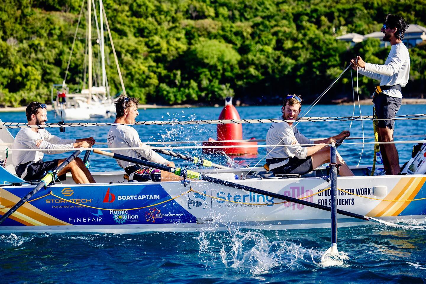 Team Out of the Blue in oceaanroeiboot