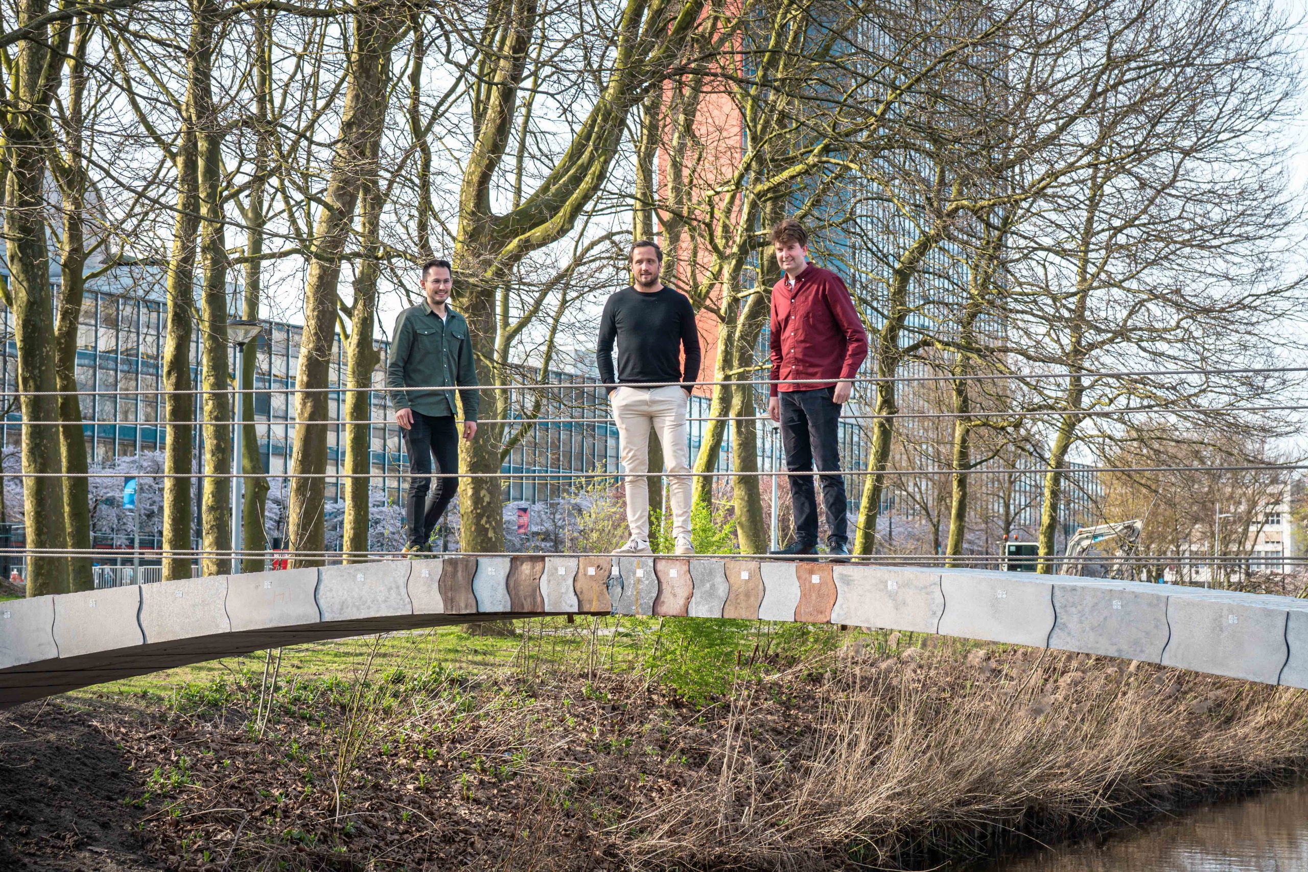 Bouwers op de brug