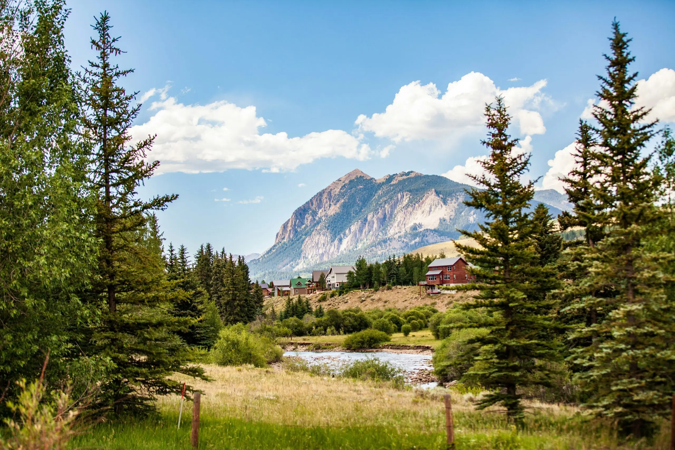 zach-lucero-RcerQqB1bAg-unsplash Een foto, maar het zou zomaar een schilderij van Bob Ross kunnen zijn. (Foto: Unsplash)